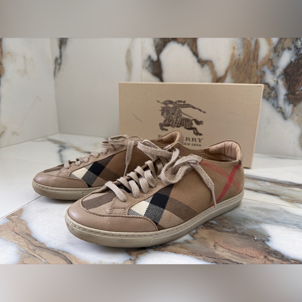 Burberry Hartfields House Check Low Top Sneakers Women’s Size US 6